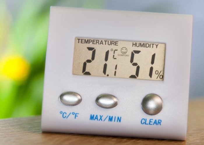 Измерение уровня влажности в помещении